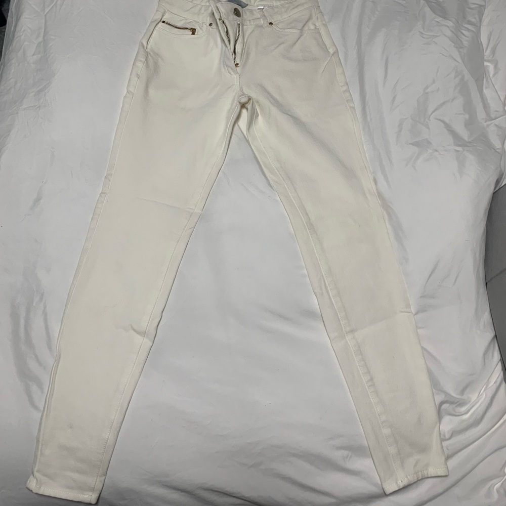 White skinny jeans